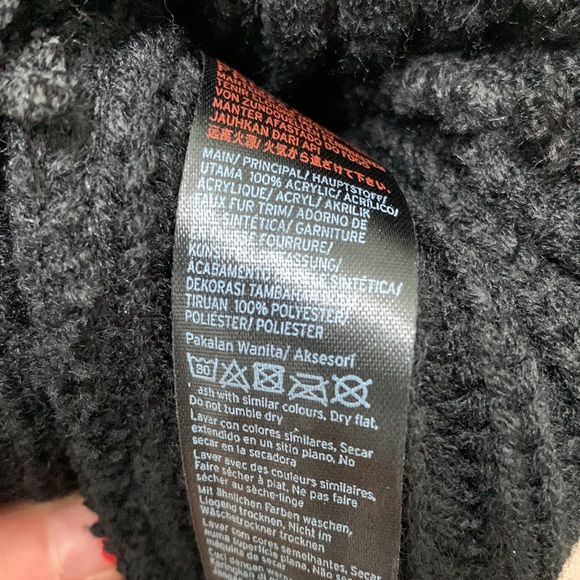 Topshop Fur PomPom hat - Picture 2 of 3